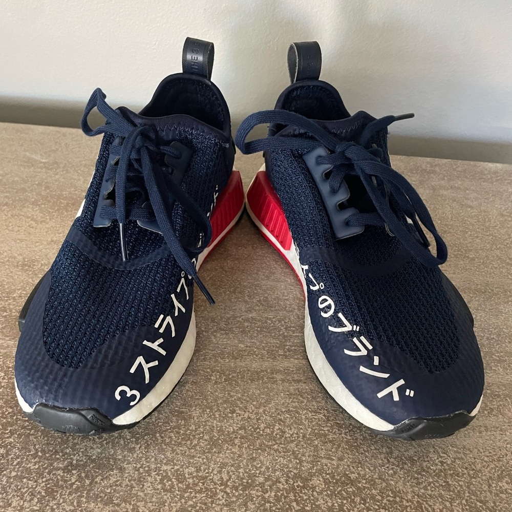 Adidas Boys size 1 NMD Sneakers - Picture 3 of 10